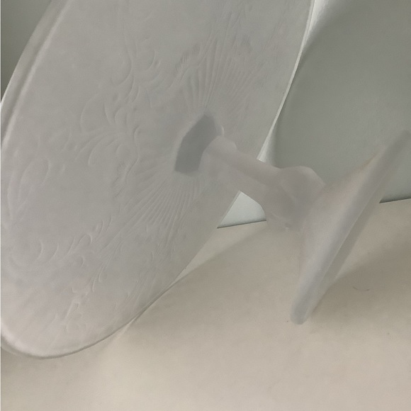New Vintage Quebec Glass Cake pedestal stand - Picture 6 of 8